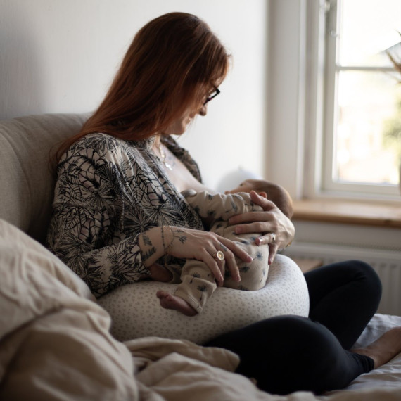 Easygrow Nurki nursing pillow – Support and comfort when feeding