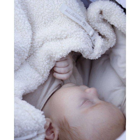 Easygrow Fnugg Teddy – A brand new all-season footmuff