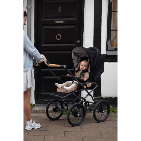 Soft and breathable sheep skin seatliner, for stroller and pram.